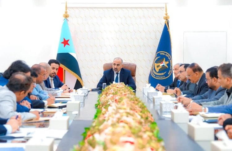 القيادة التنفيذية العليا تبحث ترتيبات مؤتمري المانحين والاقتصادي وتشيد بجهود ضبط الأسعار