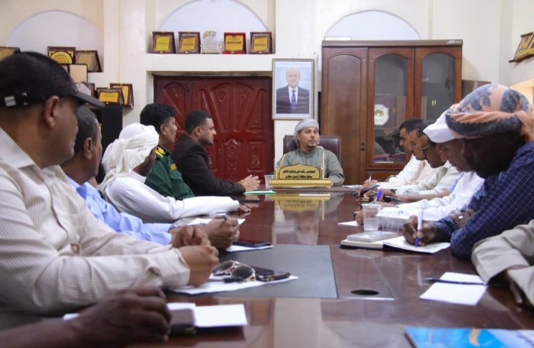 المكتب التنفيذي بسقطرى يعقد اجتماعه الدوري برئاسة المحافظ الثقلي ويستعرض نتائج زيارته للإمارات وعدن