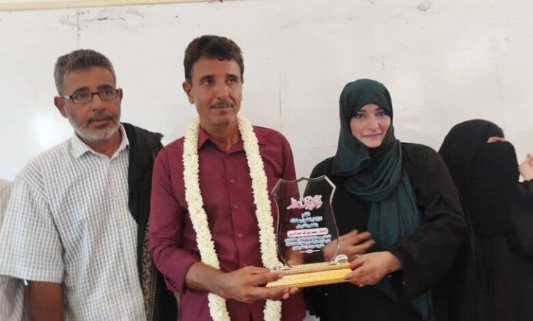 المعهد العالي لتدريب وتأهيل المعلمين أثناء الخدمة في العاصمة عدن يكرم القامة التربوية الأستاذ محمد أحمد الراعي.