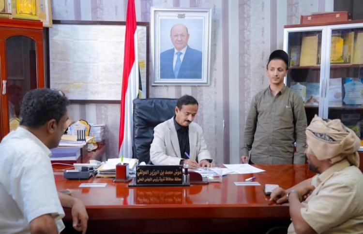 محافظ شبوة يصادق على عقد توريد قطع غيار لمحطة كهرباء عتق