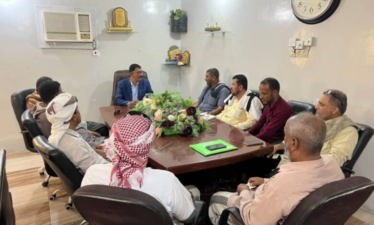 مدير مكتب الشؤون الاجتماعية والعمل بساحل حضرموت يلتقي نقابة بترومسيلة ويؤكد إيجاد حلول لمطالب العمال