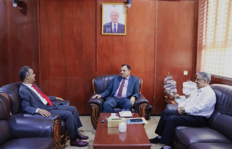 الوزير السقطري يلتقي السفير الليبي لدى اليمن