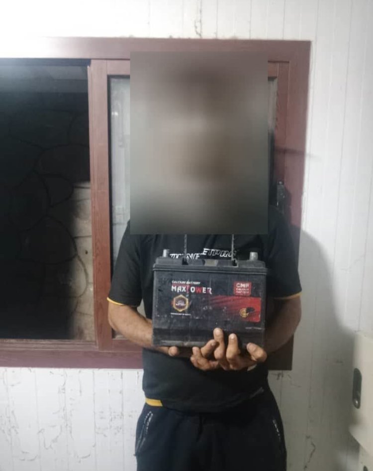 أمن  العاصمة عدن يضبط متهماً من أرباب السوابق متورطاً بسرقة بطاريات وكيبلات كهربائية