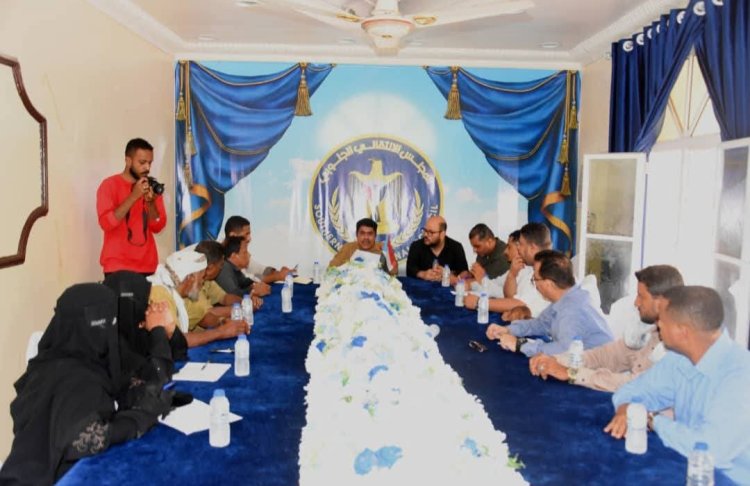 تنفيذية انتقالي حضرموت تدعو لتكثيف الرقابة على الأسواق وخفض الأسعار بما يتواكب مع تحسن العملة