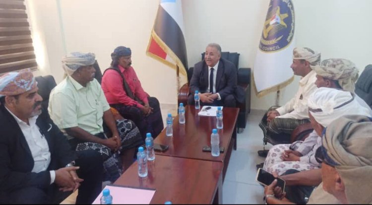 الربيزي يستقبل وفدًا من مشايخ محافظة أرخبيل سقطرى في العاصمة عدن