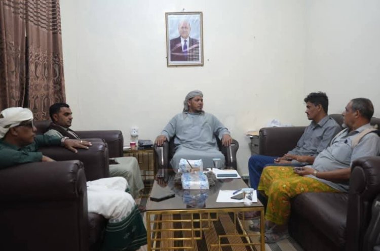 محافظ سقطرى يبحث مع ائتلاف الخير للإغاثة آليات توزيع السلال الغذائية للأسر الأشد احتياجا.