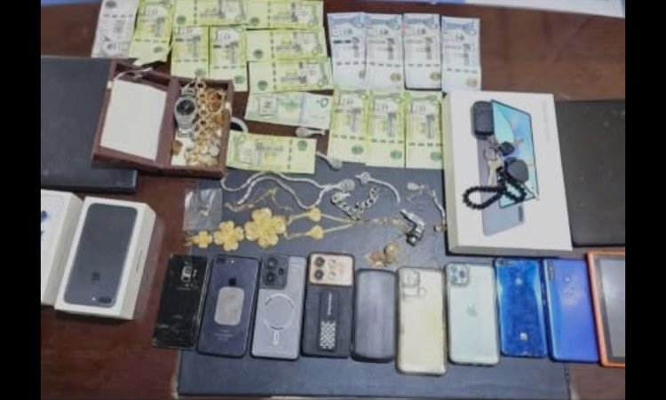 مركز شرطة المكلا التابع لإدارة أمن مديرية المكلا يفك شفرة المجهول ويقوم بضبط عصابة مكونة من سبعة اشخاص بينهم إمرأتان جُلهم من ذوي السوابق