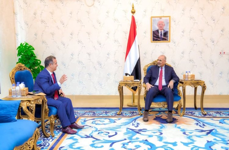 الرئيس الزُبيدي يبحث مع سفير جمهورية ليبيا سُبل تعزيز التعاون الثنائي في المجالات الاقتصادية والتنموية