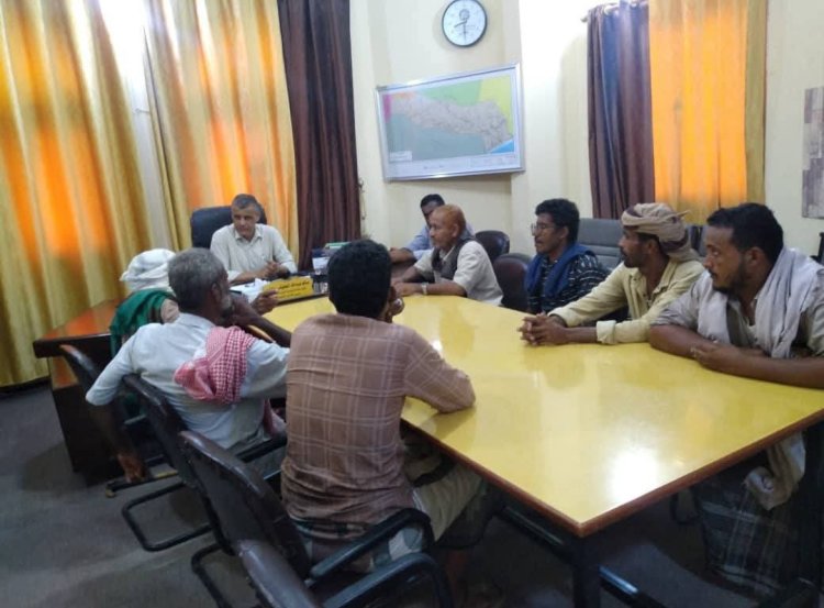 المدير العام لمديرية غيل باوزير  يلتقي باللجنة المجتمعية بحي غيل الحالكة وخرج اللقاء بتشكيل لجنة تنمية للمنطقة