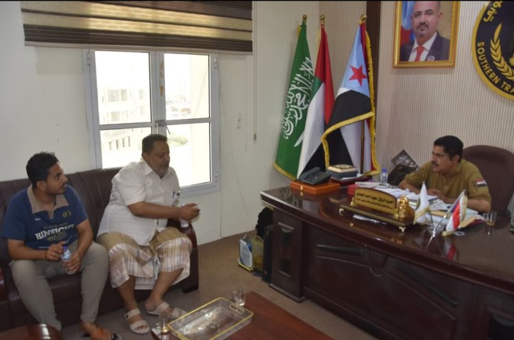 العميد المحمدي يلتقي مدير مكتب الصناعة والتجارة بساحل حضرموت ويؤكد دعم حملة خفض الأسعار