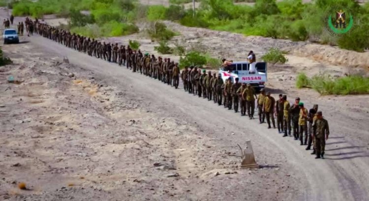 قوات التدخل السريع بالحزام الأمني تنفذ مسيرا عسكريا بأبين