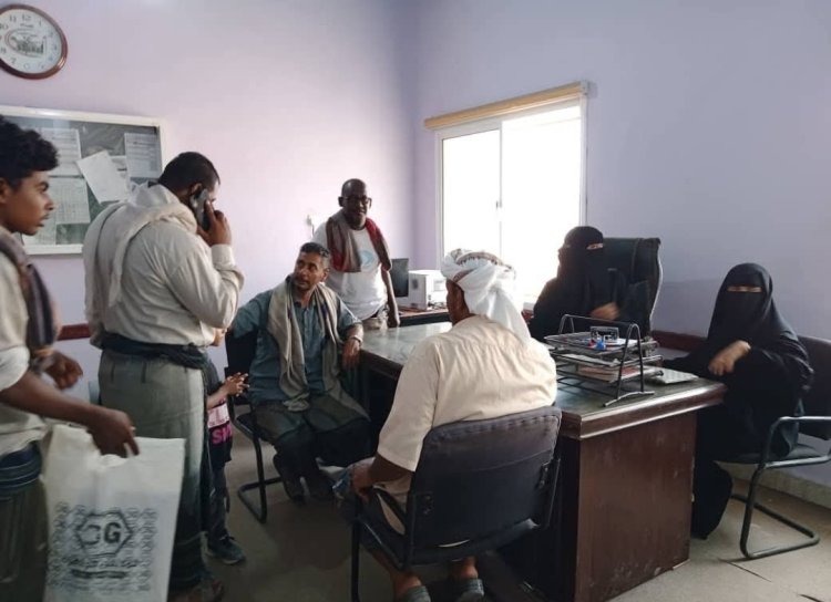 مدير تربية بروم ميفع يطلع على عملية القيد والتسجيل للصف الأول في مجمع الرازي للبنين