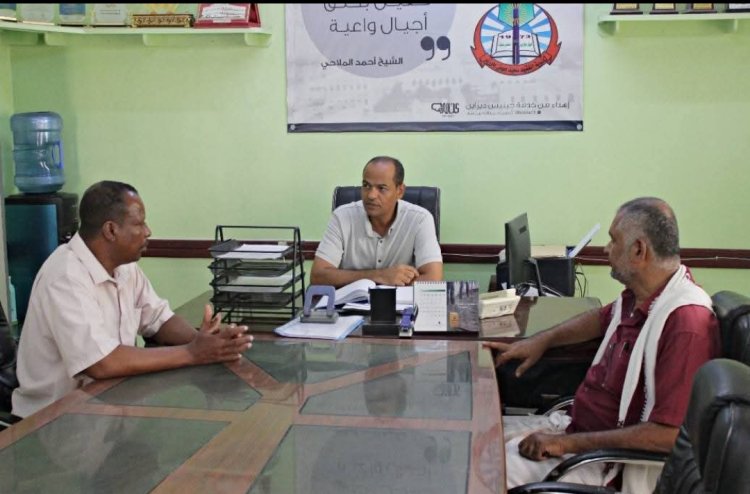 مدير تربية غيل باوزير يتفقد ميدانيا عمل دوام الإدارات المدرسية بمدارس المديرية