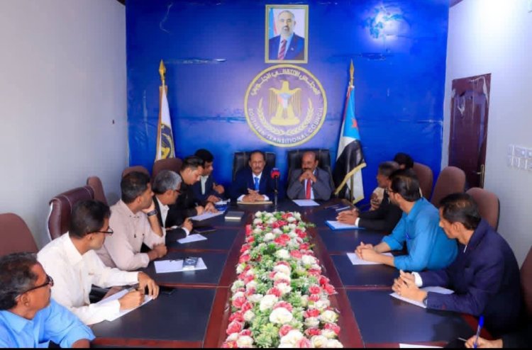 فريق التوجيه والرقابة الرئاسي يصل شبوة ويلتقي بالهيئة التنفيذية لانتقالي المحافظة