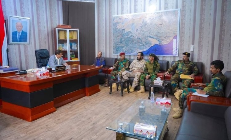 تنسيق مشترك بين محافظ شبوة وقيادة قوات الدفاع لاعتماد آلية التسجيل للمجندين الجدد
