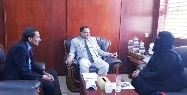 اللواء السقطري يستقبل رئيسة مؤسسة المرأة السقطرية للإستجابة والتنمية