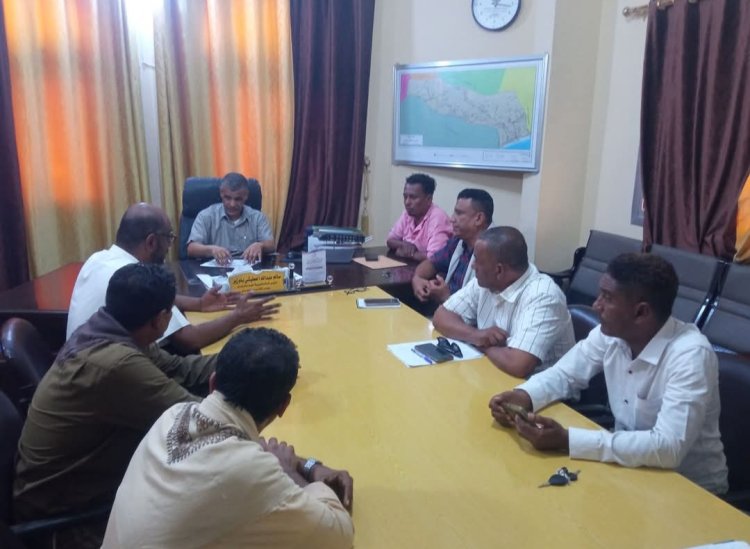 العطيشي يلتقي لجان الرقابة على أسعار السلع والمواد الغذائية والمنشآت الطبية لتقييم مستوى المهام المنفذة