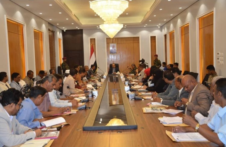 اجتماعٌ للمكتب التنفيذي بحضرموت يقف أمام نتائج نزولات لجنة ضبط الأسعار والحالة المدارية ونشاط عدد من المكاتب والمرافق الخدمية