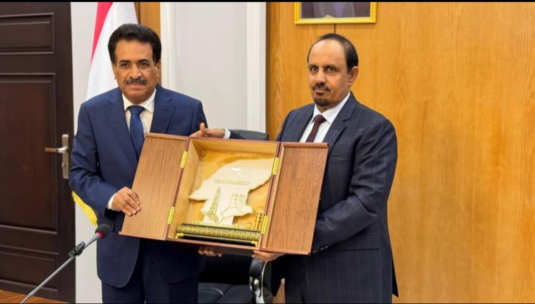 السلطة المحلية والمكتب التنفيذي بحضرموت تُكرّمان السفير بلفقيه تقديرًا لجهوده في خدمة المحافظة