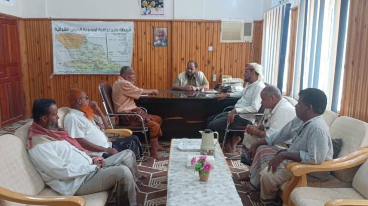 انتقالي الديس الشرقية يناقش عدداً من القضايا الخدمية ويؤكد دعمه لفرق مراقبة الأسعار