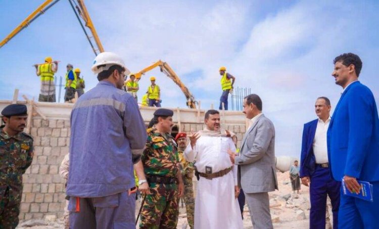 بتمويل الإمارات.. محافظ شبوة يتفقد أعمال مشروع مبنى الطوارئ بمستشفى بن زايد