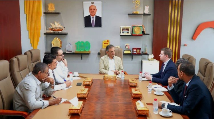 محافظ عدن يبحث مع مدير مكتب المبعوث الأممي التطورات الاقتصادية والتنسيق المشترك