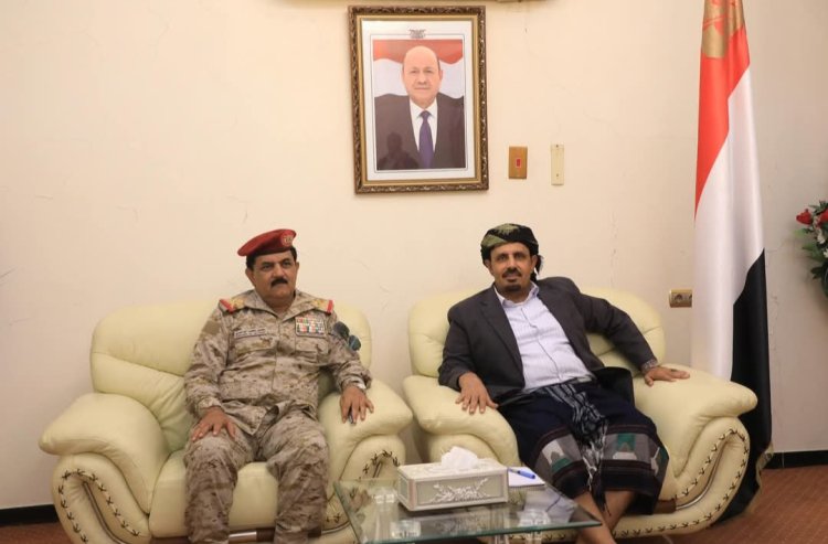 محافظ حضرموت ووزير الدفاع يناقشان في سيئون سُبل تعزيز الأمن ومواجهة تداعيات الحالة الجوية
