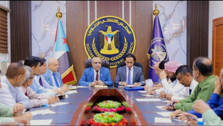 فريق التوجيه والرقابة الرئاسي يعقد لقاءً مع الهيئة التنفيذية للقيادة المحلية لانتقالي العاصمة عدن