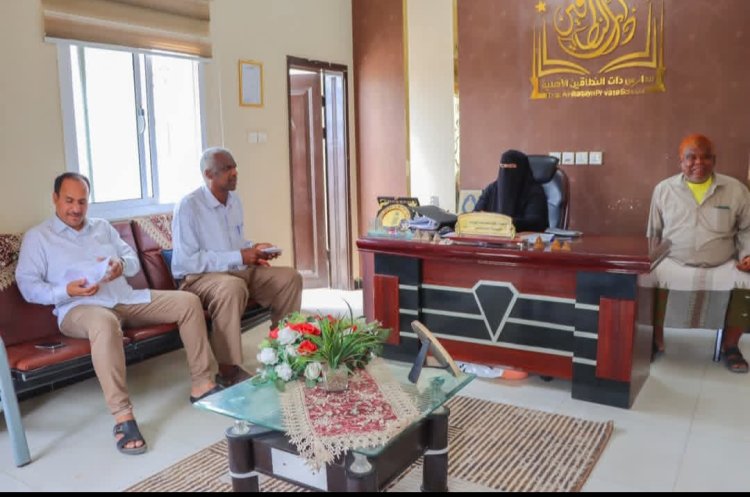 بتوجيهات من مدير مكتب وزارة التربية والتعليم بساحل حضرموت.. لجنة النزول لمدارس التعليم الأهلي والخاص تطلع على مدى التزام المدارس بتخفيض الرسوم الدراسية بالمكلا