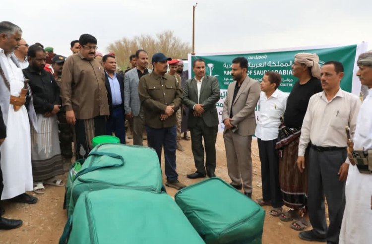 محافظ حضرموت يتفقد الأضرار الناتجة عن المنخفض الجوي بمديريات تريم وشبام ووادي العين وحورة ويدشن مشروع إغاثة عاجل للمتضررين