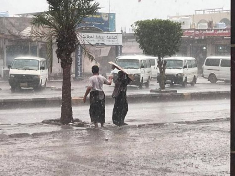 محافظ عدن يوجه فرق الطوارئ لمواجهة المنخفض الجوي