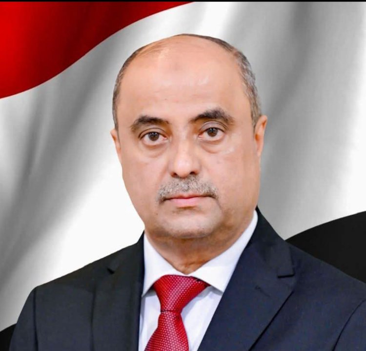 رئيس الوزراء يطلع من محافظ لحج على أحوال المواطنين وجهود ضبط أسعار السلع والخدمات