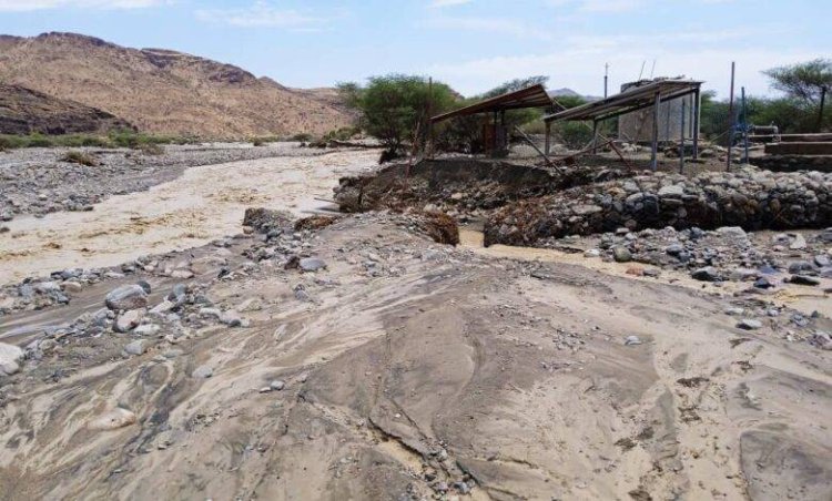 السلطة المحلية توجه بتشكيل فريق لحصر أضرار السيول في مديرية الملاح