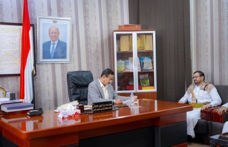 محافظ شبوة يناقش أوضاع مديرية عسيلان ويؤكد على أهمية تنفيذ المشاريع الخدمية لتعزيز التنمية