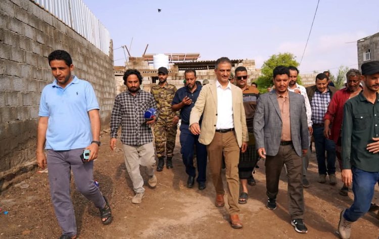 وزير الدولة محافظ عدن يتفقد الأسر والمناطق المتضررة جراء السيول