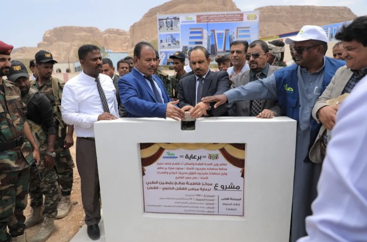 محافظ حضرموت ينفذ جولة تفقدية حافلة بمديرية القطن ويوجه ويتفقد مشاريعًا حيوية