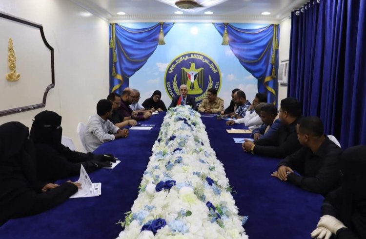 فريق التوجيه والرقابة الرئاسي يصل حضرموت ويلتقي تنفيذية انتقالي المحافظة