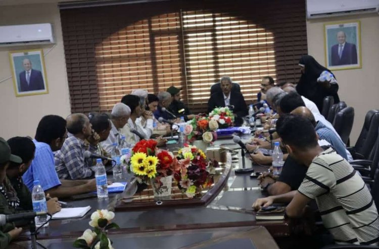 فريق التوجيه والرقابة الرئاسي يشارك في اجتماع السلطة المحلية لمناقشة تأثيرات السيول بمحافظة لحج
