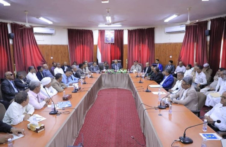 محافظ حضرموت يُعلن عن قرار الحكومة باعتماد مشروع استراتيجي مستدام "مصفاة لتكرير النفط الخام وصهاريج خزن ومنطقة حرة بالضبة لتعزيز التنمية الاقتصادية"