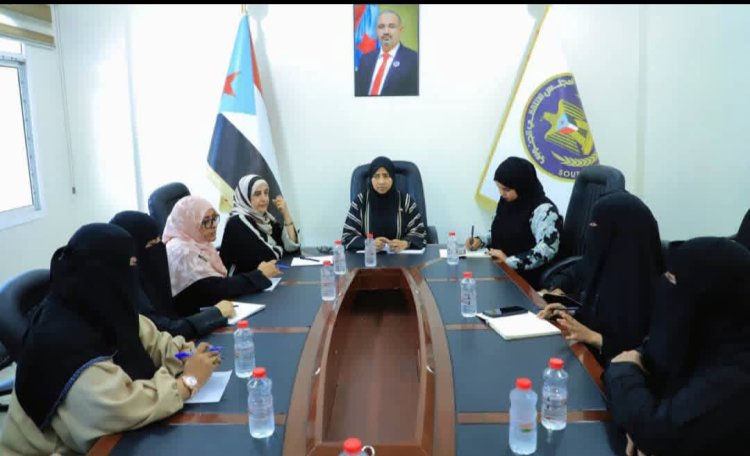 الأمانة العامة تعقد لقاءً تشاورياً لإدارة المرأة والطفل واقسامها بانتقالي العاصمة ومديراتها