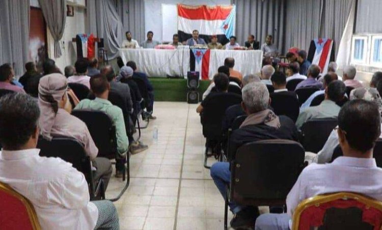 فريق التوجيه والرقابة الرئاسي يعقد لقاءً موسعًا لمناقشة استئناف العملية التعليمية في الضالع