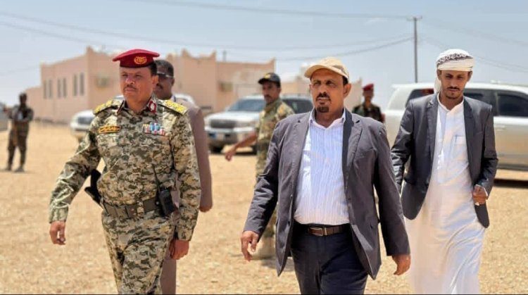 محافظ حضرموت يتفقد معسكر قيادة لواء "شبام" بدوعن