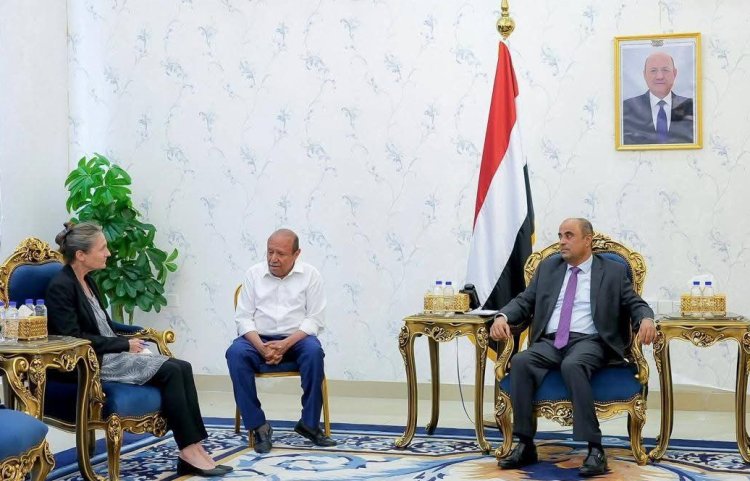 رئيس الوزراء يستقبل سفيرة هولندا لدى اليمن