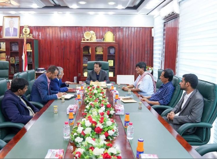 فريق التوجيه والرقابة الرئاسي يلتقي محافظ المهرة ويبحث تعزيز التنسيق المشترك