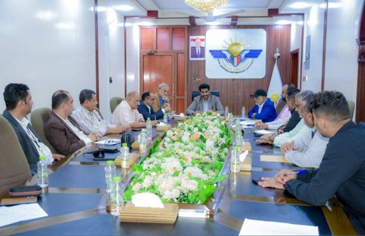 نائب وزير النقل يناقش مع قيادة الهيئة العامة للطيران المدني مستوى تنفيذ مصفوفة برنامج المائة يوم والمشاريع المنجزة