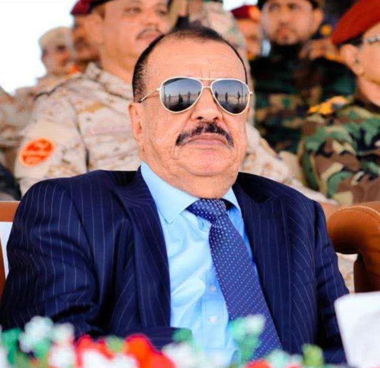 اللواء بن بريك يُعزّي في وفاة العميد ركن سالم عمر باشادي ‏