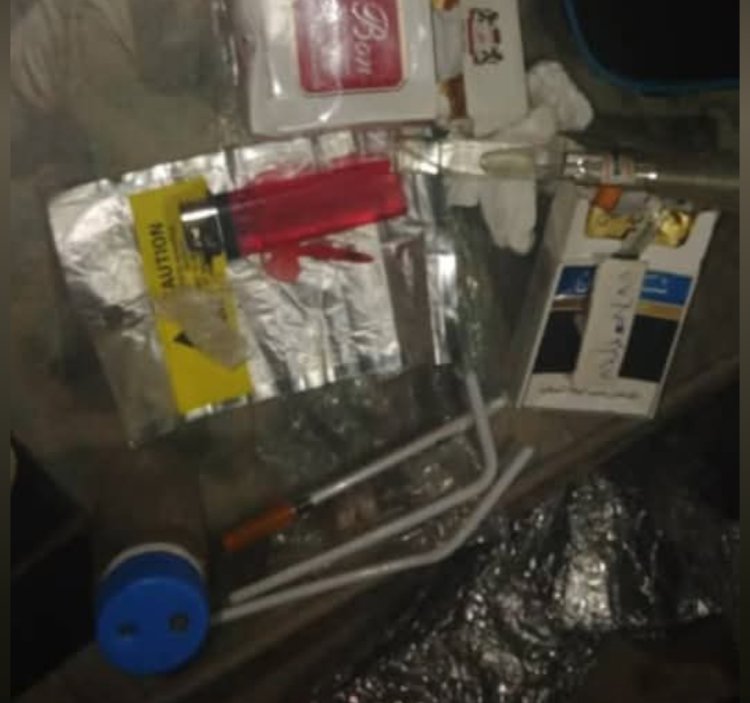 مركز شرطة روكب التابع لإدارة أمن مديرية المكلا يلقي القبض متهم بسرقة مقتنيات شخصية من شاطئ روكب