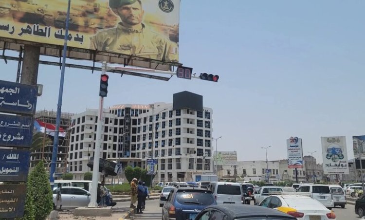 مدير عام المنصورة يدشن التشغيل التجريبي للإشارات المرورية الضوئية في عدد من الشوارع بالمديرية