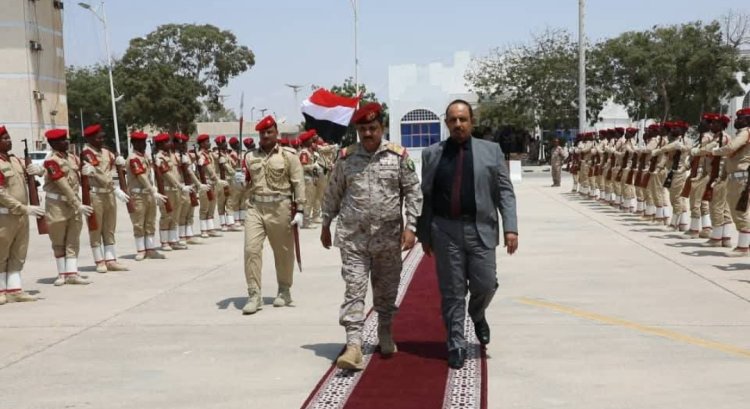 وزير الدفاع يغادر مدينة المكلا عقب اختتام زيارة تفقدية لمحافظة حضرموت
