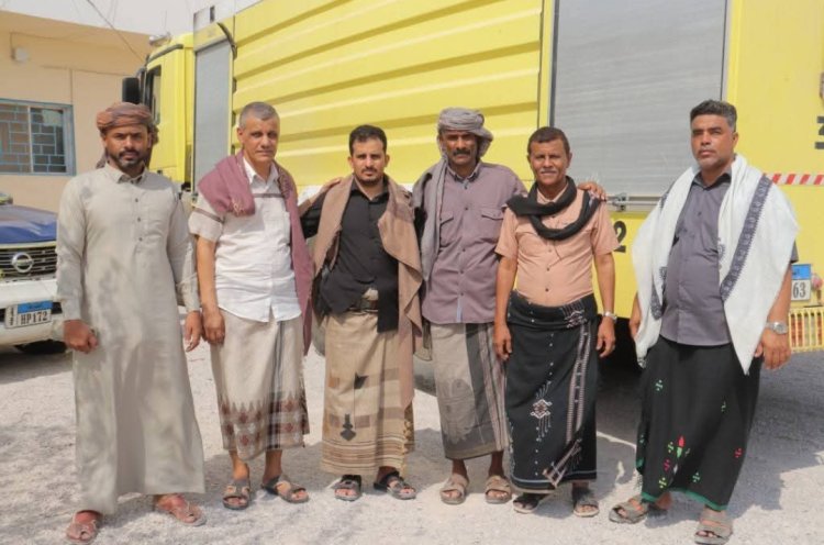 مدراء عموم مديريتي غيل باوزير والشحر يدشّنون العمل لسيارة المطافي